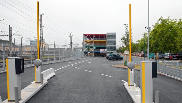 Im ÖBB-Parkhaus Wels darf Johanna D. nicht kostenlos parken. (Bild: gewefoto - Gerhard Wenzel)