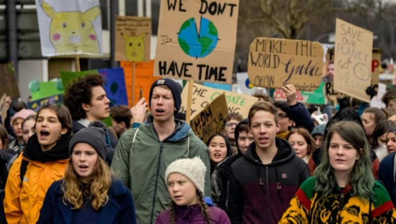 Bei diesem Protest in Deutschland war auch die junge Klimaaktivistin Greta Thunberg (vorne, Mitte) dabei. (Bild: AFP )