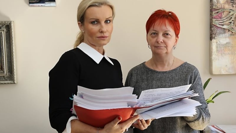 Blanka Stelcer (re.) und ihre Anwältin Karin Prutsch (Bild: Jauschowetz Christian)