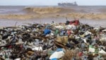 Müll an einem Strand nahe Beirut (Bild: AFP/Joseph Eid)