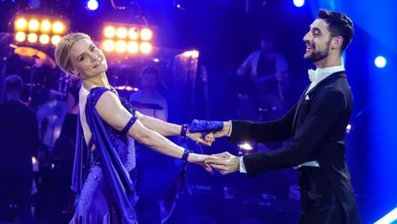 Start der neuen Staffel „Dancing Stars“: Nicole Wesner und Dimitar Stefanin im Ballroom. (Bild: ORF)