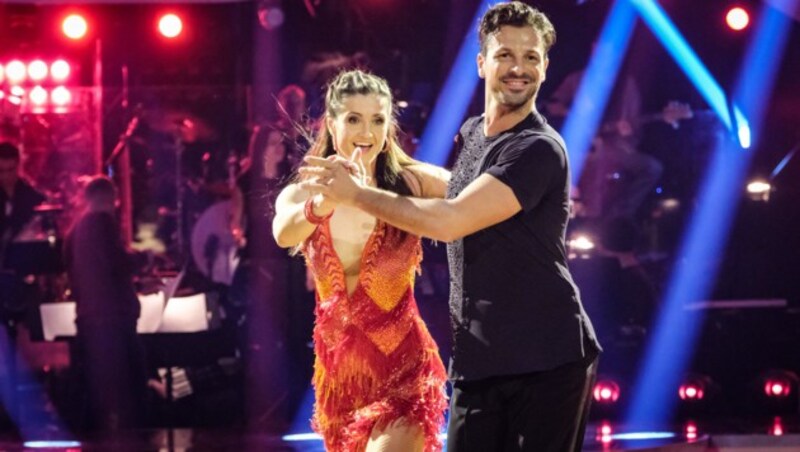 Start der neuen Staffel „Dancing Stars“: Lizz Görgl und Thomas Kraml im Ballroom (Bild: ORF)