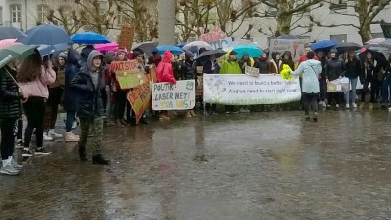 Schüler-Demo für Klimaschutz in Vorarlberg (Bild: APA/JOCHEN HOFER)