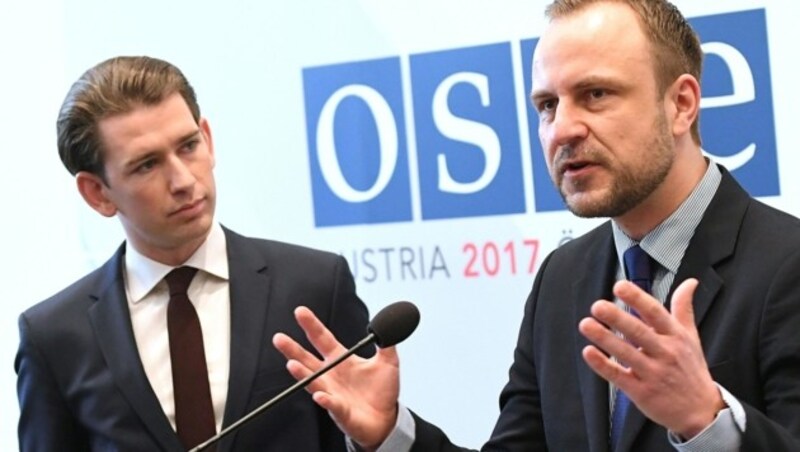 Peter R. Neumann mit Bundeskanzler Sebastian Kurz (Bild: APA/HELMUT FOHRINGER)