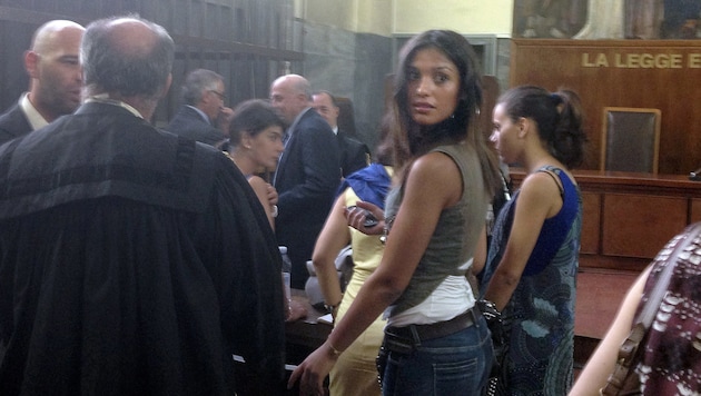 Imane Fadil beim Prozess gegen Ex-Premier Silvio Berlusconi (Bild: AFP)