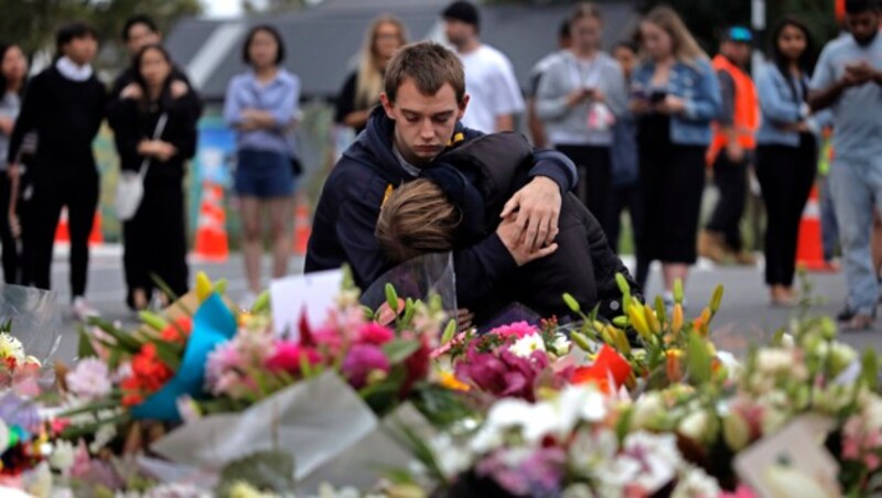 Trauer und Entsetzen nach dem Massaker von Christchurch (Bild: AP)