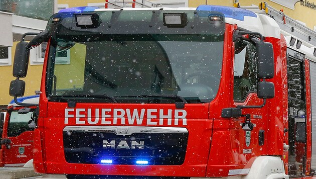 Vier Feuerwehren stehen bei einem Unfall in Eisentratten im Einsatz (Bild: Gerhard Schiel)