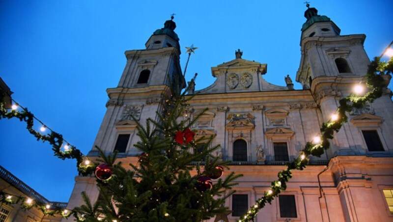 Der Christkindlmarkt vor dem Dom in Salzburg (Bild: APA/Barbara Gindl)