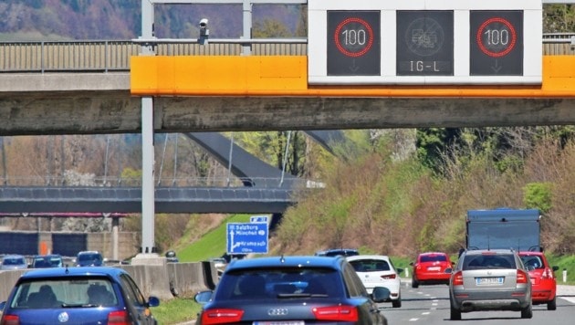 Wer auf Österreichs Autobahnen fährt, braucht eine Vignette (Symbolbild). (Bild: Christof Birbaumer/Kronenzeitung)