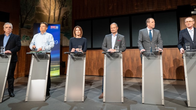 EU-Spitzenkandidaten (v.l.): Johannes Voggenhuber (Jetzt), Werner Kogler (Grüne), Claudia Gamon (NEOS), Andreas Schieder (SPÖ), Harald Vilimsky (FPÖ) und Othmar Karas (ÖVP) (Bild: APA/GEORG HOCHMUTH)