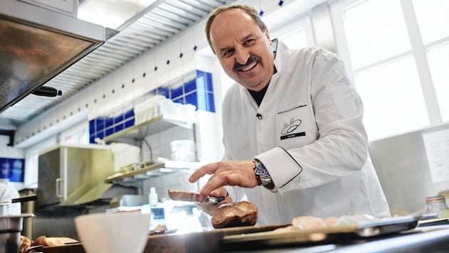 Der steirische Starkoch präsentierte seine neue - „ganz normale“ - Küche. (Bild: Roger Richter)