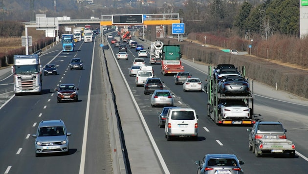 So kennt sich jeder aus: Heutzutage gilt in Österreich das Rechtsfahrgebot. (Bild: Juergen Radspieler)