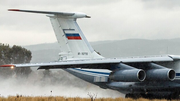 Ein russisches Transportflugzeug des Typs Iljuschin-76 (Bild: AFP (Symbolbild))