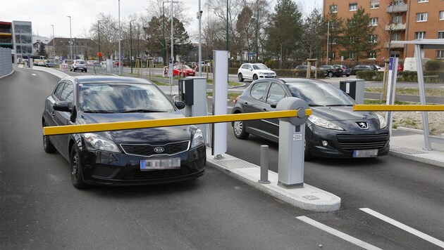 Das Schrankensystem beim Parkhaus in Wels hat Autofahrern schon viele Nerven gekostet. (Bild: Wenzel Gerhard)