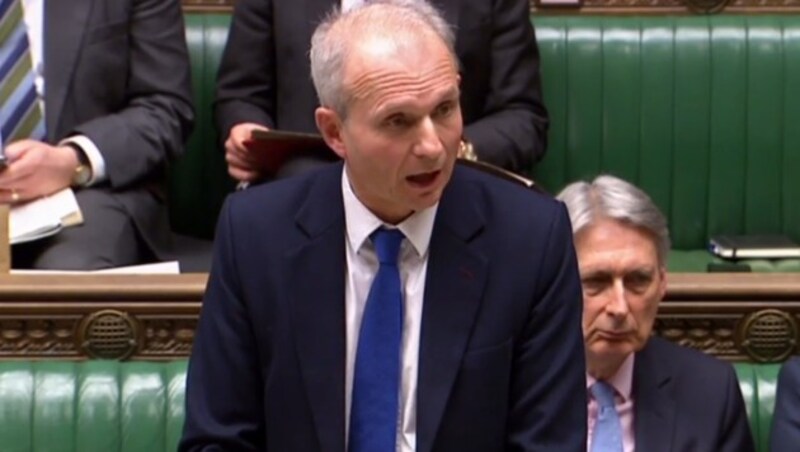 Mays Stellvertreter David Lidington wird von Beobachtern bereits als ihr Nachfolger gehandelt, stellte sich am Montag aber einmal mehr hinter seine Chefin. (Bild: PRU)