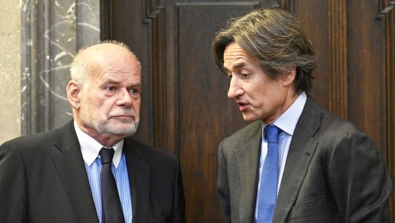 Ex-Finanzminister Karl-Heinz Grasser mit seinem Anwalt Manfred Ainedter (Bild: APA/Hans Punz)