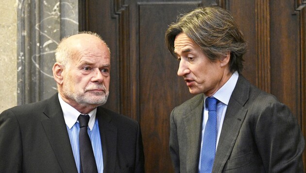 Ex-Finanzminister Karl-Heinz Grasser mit seinem Anwalt Manfred Ainedter (Bild: APA/Hans Punz)
