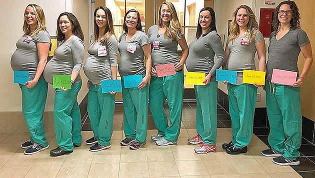 Acht der neun schwangeren Krankenschwestern posierten für ein gemeinsames Foto. Sie erwarten ihre Babys zwischen April und Juli. (Bild: Screenshot/Facebook.com)