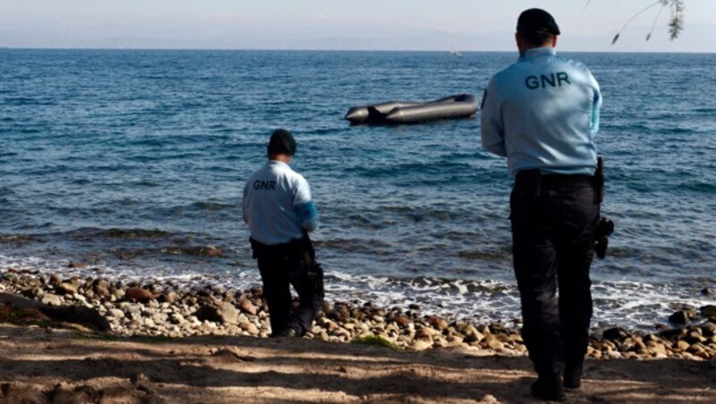 Beamte der Grenzschutzagentur Frontex in Griechenland (Bild: AFP)