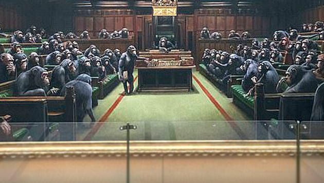 Affen im britischen Parlament: Mit diesem Gemälde äußert sich der Künstler Banksy indirekt zur politischen Lage in Großbritannien. (Bild: PA, krone.at-Grafik)