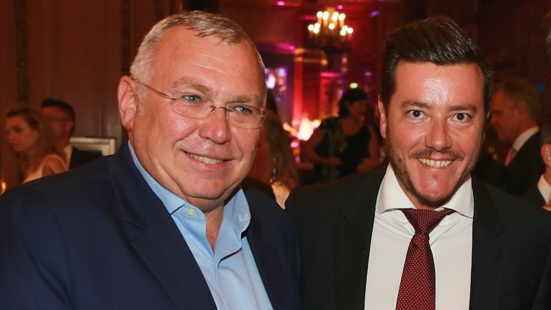 Alfred Gusenbauer und René Benko (re.) bei der Eröffnung des Park Hyatt Vienna (Bild: Karl Schöndorfer/picturedesk.com)