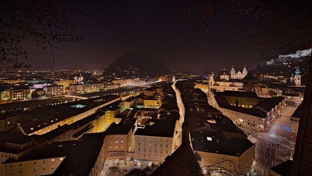 Die Altstadt bei Nacht (Bild: SalzburgerLand Tourismus)