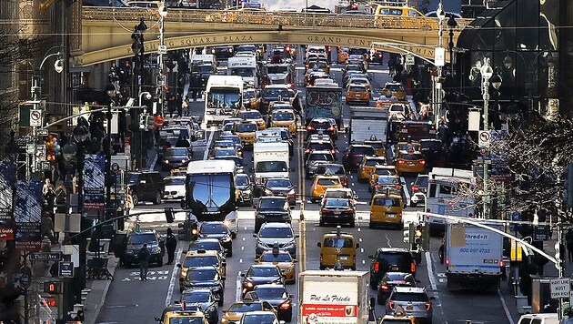 Stoßverkehr auf der 42. Straße in Manhattan (Bild: Bild: APA/AFP/GETTY IMAGES/Drew Angerer)