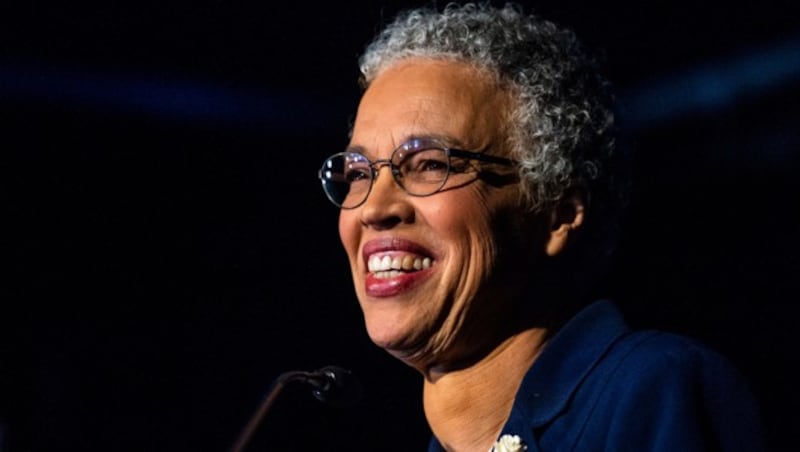 Toni Preckwinkle gratulierte ihrer Konkurrentin am Dienstagabend. (Bild: AP)