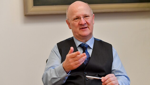 Chef von mehr als 1700 Mitarbeitern: Sparkasse-OÖ-Generaldirektor Michael Rockenschaub. (Bild: Harald Dostal)