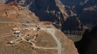 Der Skywalk über dem Grand Canyon gilt als beliebter Aussichtspunkt