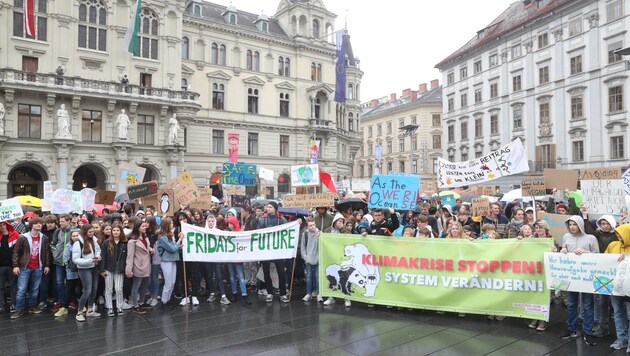 In Graz demonstrierten am Freitag wieder Jugendliche für den Klimaschutz. (Bild: Pail Sepp)