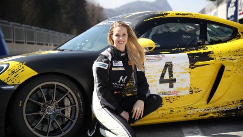 Marylin Neuhauser fühlte sich auf Anhieb hinter dem Lenkrad des 425 PS-starken Porsche Cayman GT4 wohl.
 Foto: ANDREAS TRÖSTER (Bild: ANDREAS TROESTER)