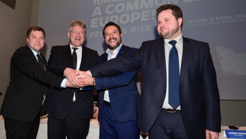 V.l.: Olli Kotro („Die Finnen“), Jörg Meuthen (AfD), Matteo Salvini und Anders Primdahl Vistisen (Dänische Volkspartei) (Bild: AFP )