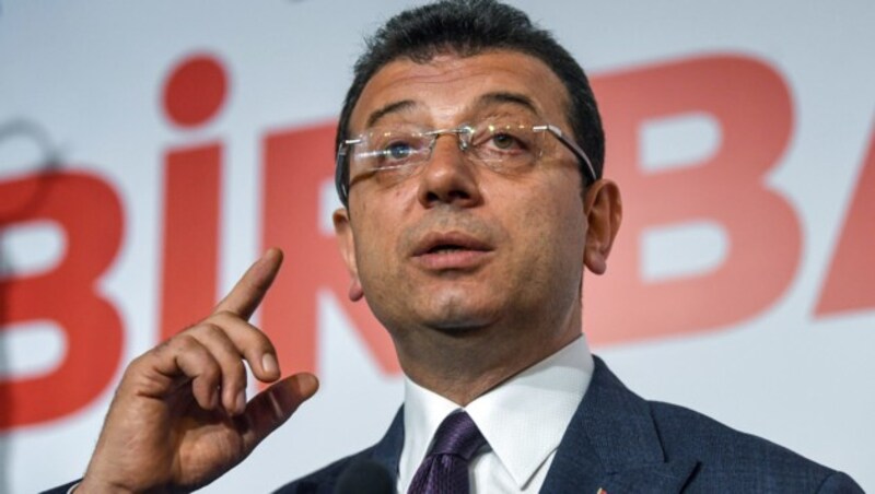 Oppositionskandidat Ekrem Imamoglu erhebt nun den Anspruch auf den Bürgermeistersessel in Istanbul. (Bild: APA/AFP/OZAN KOSE)