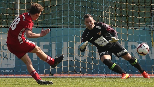 Traf gegen SAK-Goalie Berger doppelt: Kuchls Matthias Seidl. (Bild: Krug Daniel)