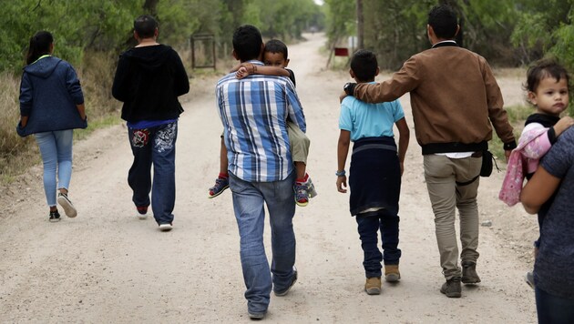 Migranten auf der Suche nach einem besseren Leben. (Bild: AP)