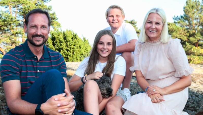 Norwegens Kronprinz Haakon mit seiner Familie, Tochter Ingrid Alexandra, Sohn Sverre Magnus und Gattin Mette-Marit (Bild: AFP)