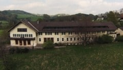 Die ehemalige Landwirtschaftsschule in Weyregg. (Bild: Robert Loy)