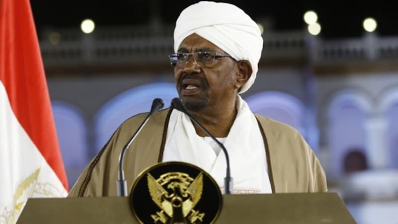 Im Februar hatte Sudans Präsident Omar al-Bashir den Ausnahmezustand in seinem Land ausgerufen. Im April ist er vom Militär abgesetzt worden. (Bild: APA/AFP/Ashraf Shazly)