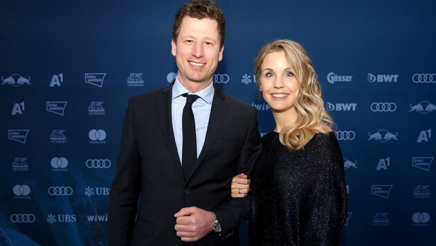 Hannes Reichelt mit Ehefrau Larissa (Bild: GEPA)