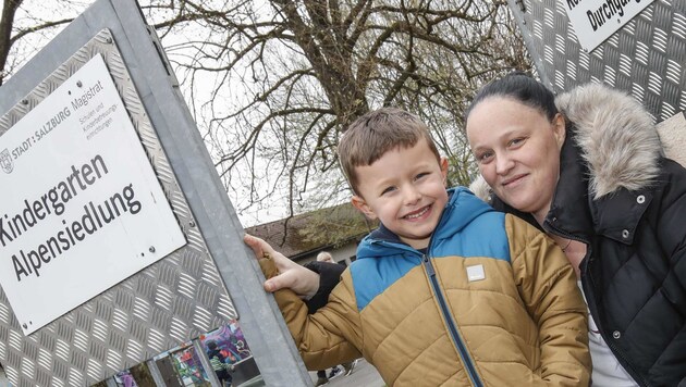 Eltern protestieren: Jeanatte Elixhauser will, dass ihr Sohn Kerim weiter hier spielen kann. (Bild: Tschepp Markus)
