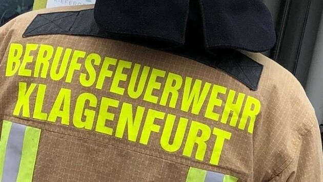 Die Berufsfeuerwehr Klagenfurt sowie die Freiwilligen Wehren Emmersdorf und Wölfnitz standen im Einsatz beim Heckenbrand (Bild: Claudia Fischer)