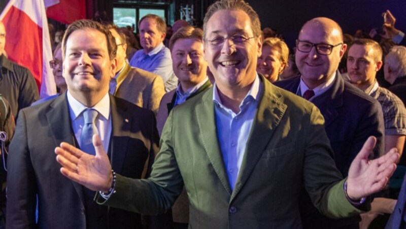 Heinz-Christian Strache und Markus Abwerzger (link) beim FPÖ Parteitag in Innsbruck (Bild: APA/EXPA/JOHANN GRODER)