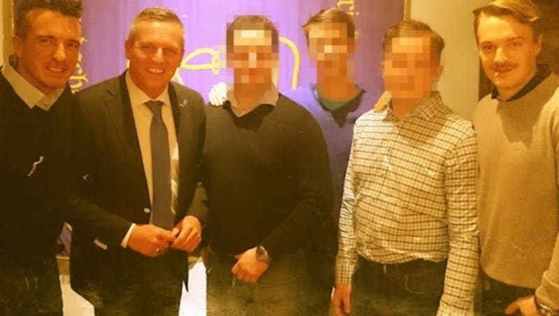 Links sind Gernot Darmann und Mario Kunasek zu sehen, ganz rechts der Identitäre Mario S. (Bild: facebook.com/gdarmann, krone.at-Grafik)