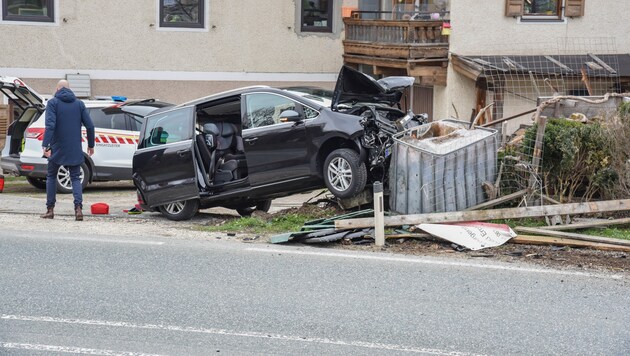 Schwerer Verkehrsunfall auf der Loferer Bundesstraße (Bild: zoom.tirol)