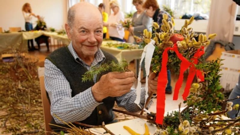 Kranawet, also Wacholder, steckt Peter Granig in den Buschen. (Bild: Rojsek-Wiedergut Uta)