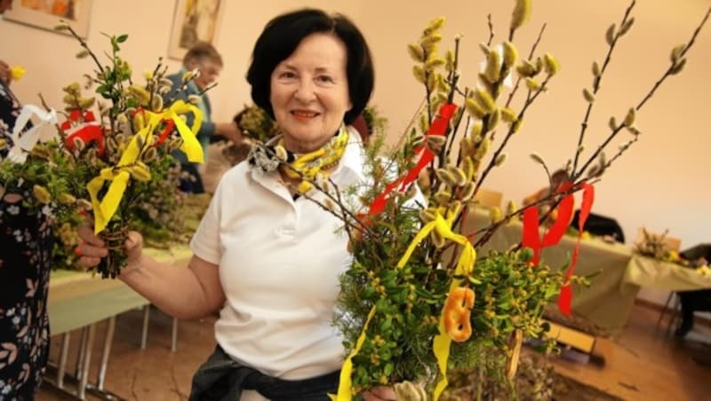 Zwei Palmbuschen hat Rosemarie gemacht; mit Bändern in den Kärntner Farben. (Bild: Rojsek-Wiedergut Uta)