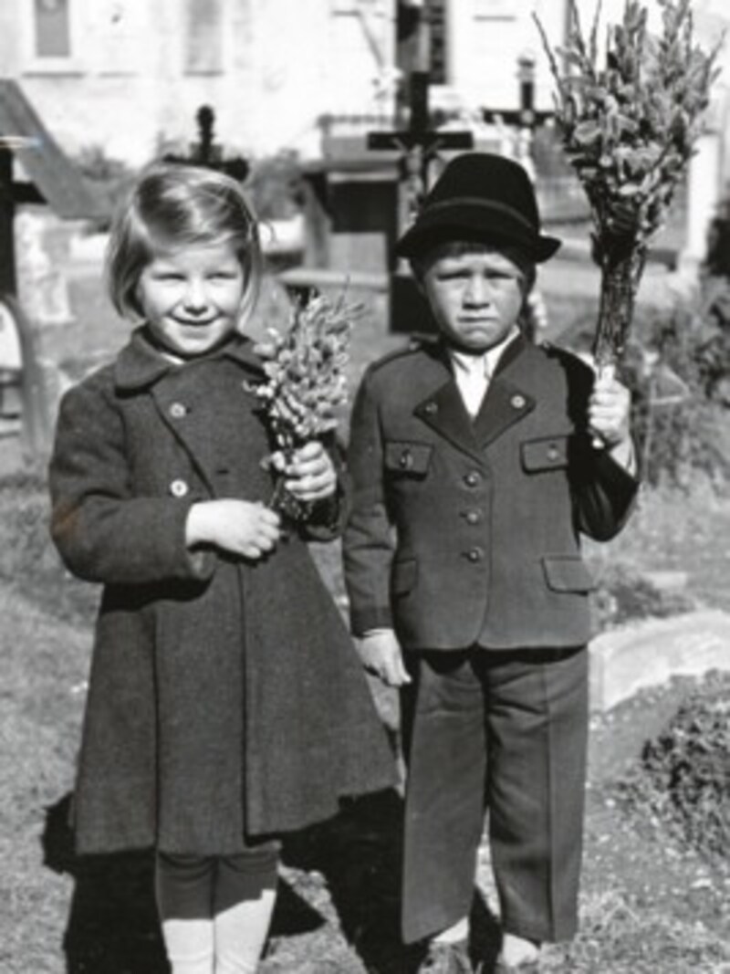 Stolze Palmbuschenträger 1961 in Weitensfeld - für diesen Kirchgang gab es eine Wurst. (Bild: LMK)