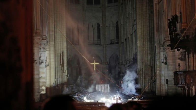 Der zerstörte Altar (Bild: AP)