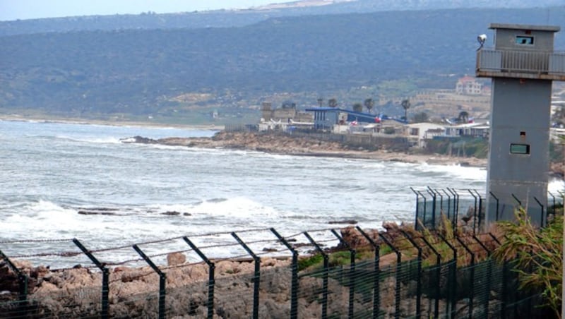 Ein Wachturm am Rande des UN-Camps im Libanon (Bild: Christoph Matzl)